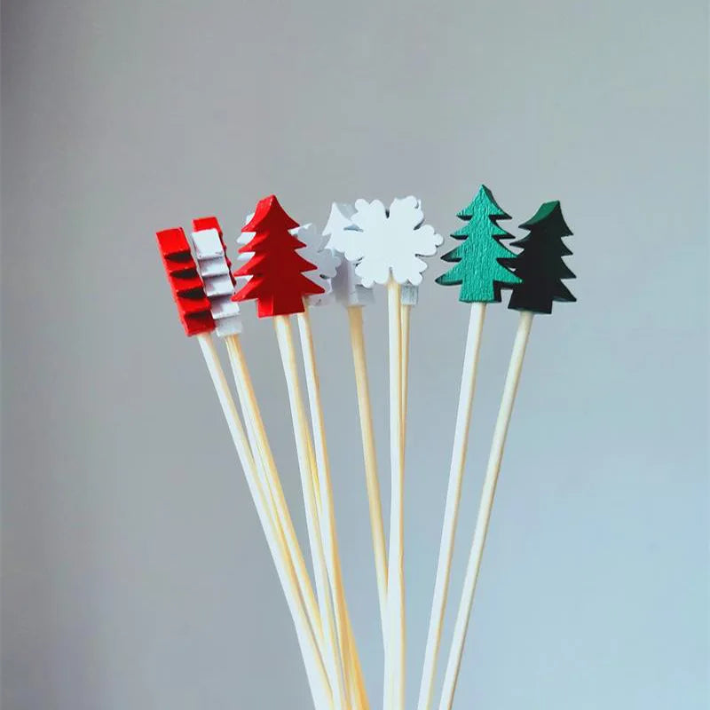 50Pcs/set Christmas Fruit Sticks Disposable Bamboo Sticks Snowflake Christmas Tree Elk Santa Claus Snowman Sticks Xmas Ornaments